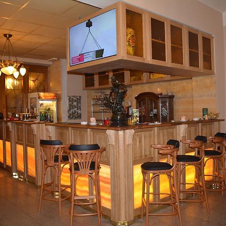 Hotel Posta Дечин Экстерьер фото