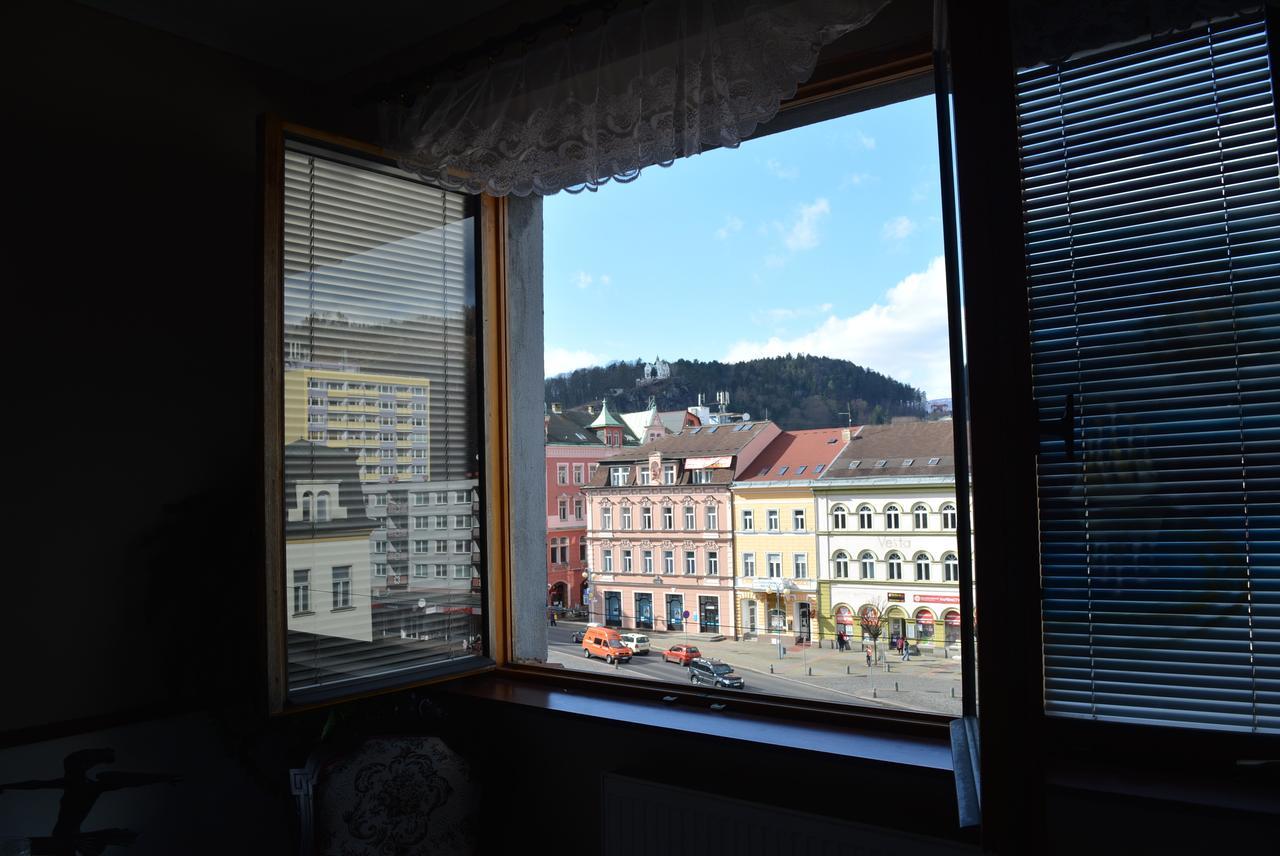 Hotel Posta Дечин Экстерьер фото