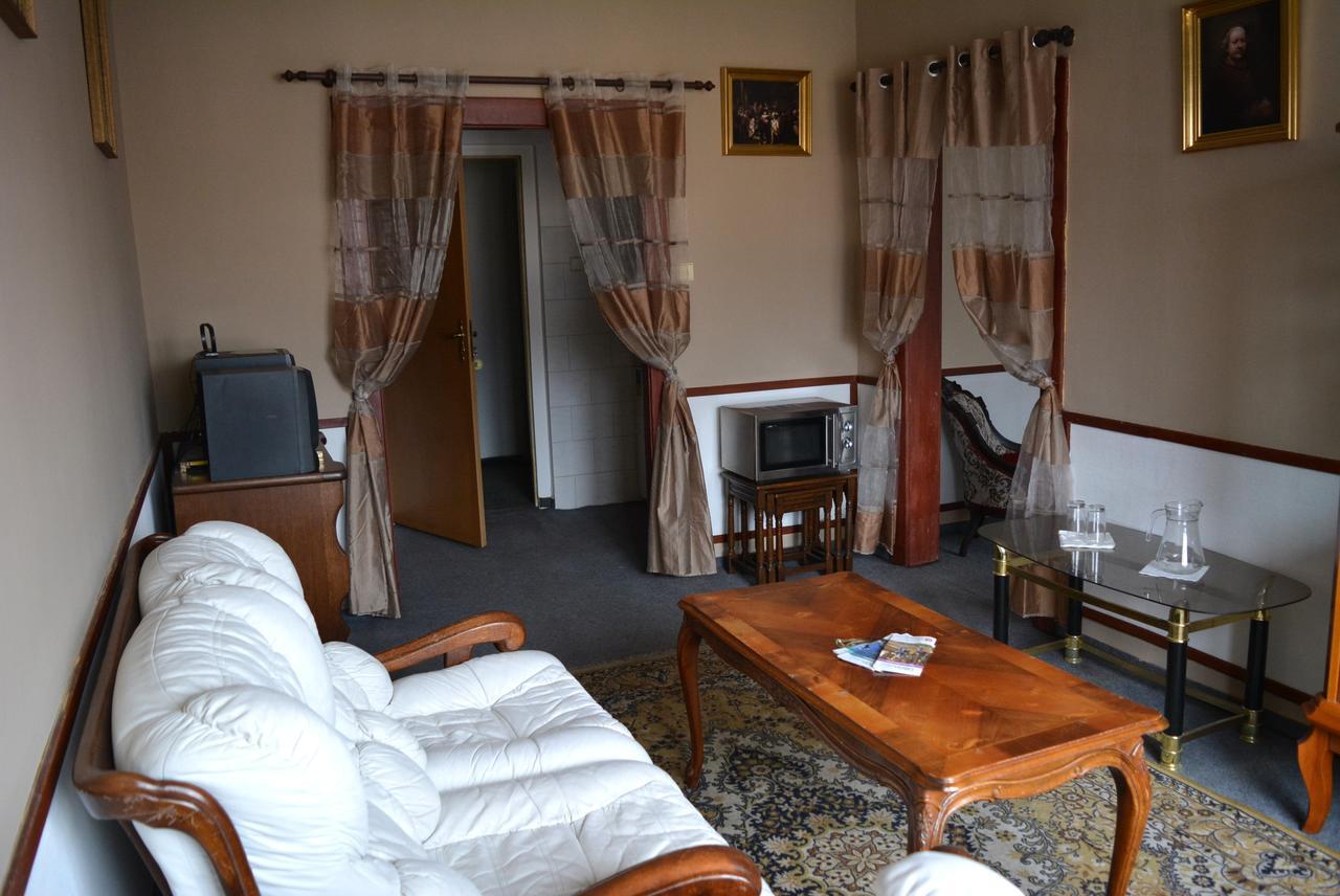Hotel Posta Дечин Экстерьер фото