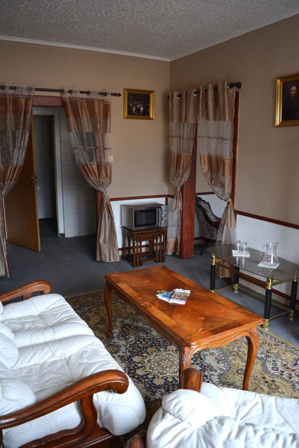 Hotel Posta Дечин Экстерьер фото